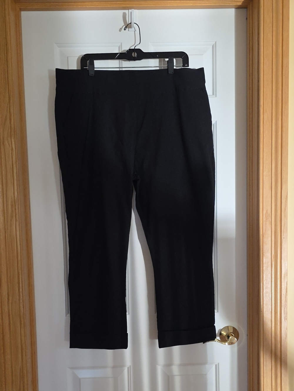 Women's Black Cropped Cuff Pull-On Pants